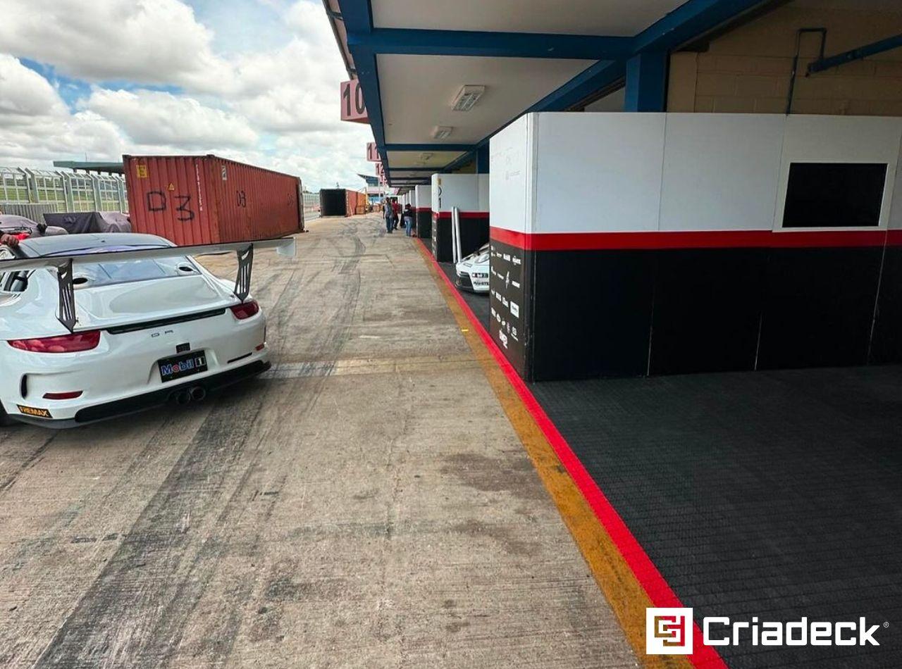 Porsche Cup etapa Goiânia: Segurança Garantida Com Pisos Pixel Criadeck.